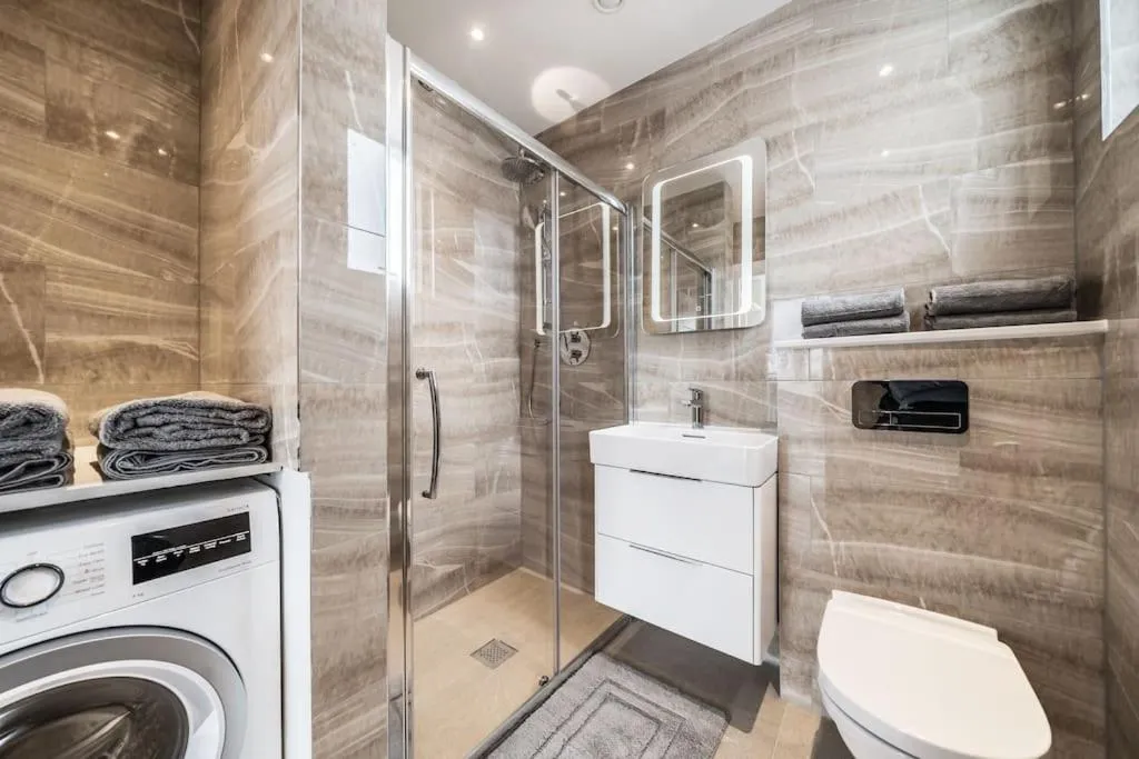 Image 5 of Amazing One bedroom Penthouse in Wimbledon