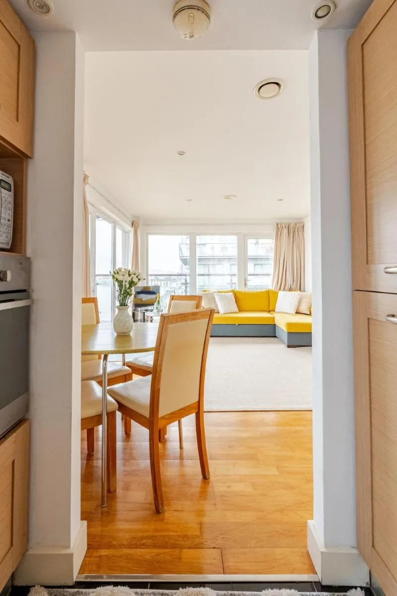 Image 4 of Amazing River view 2 bedroom apartment, sleeps 6, balcony and parking