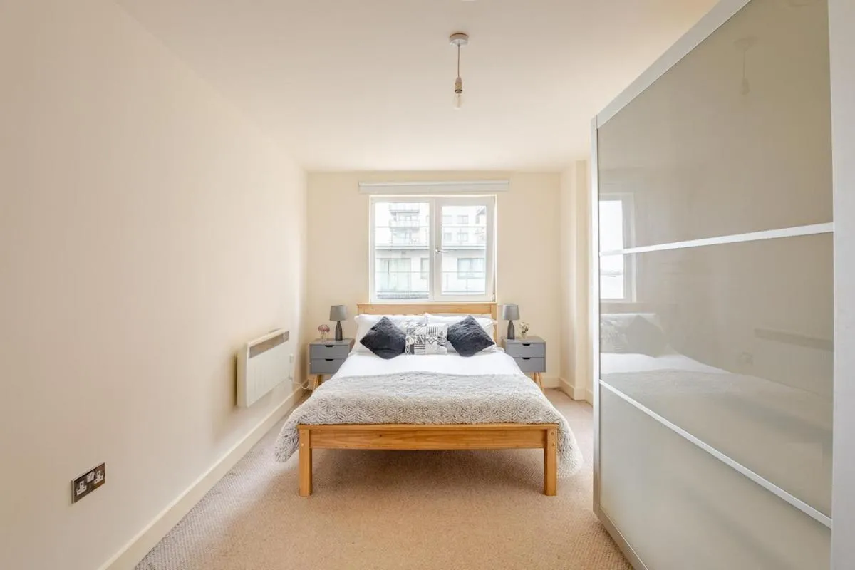 Image 2 of Amazing River view 2 bedroom apartment, sleeps 6, balcony and parking