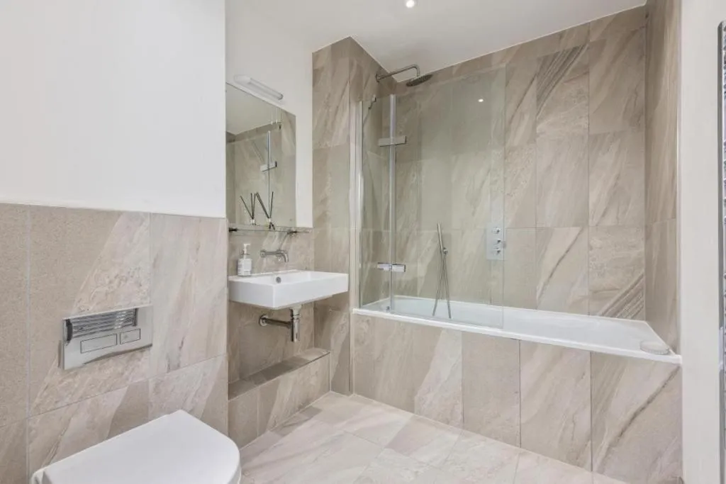 Image 3 of Amazing new built townhouse with garden in London