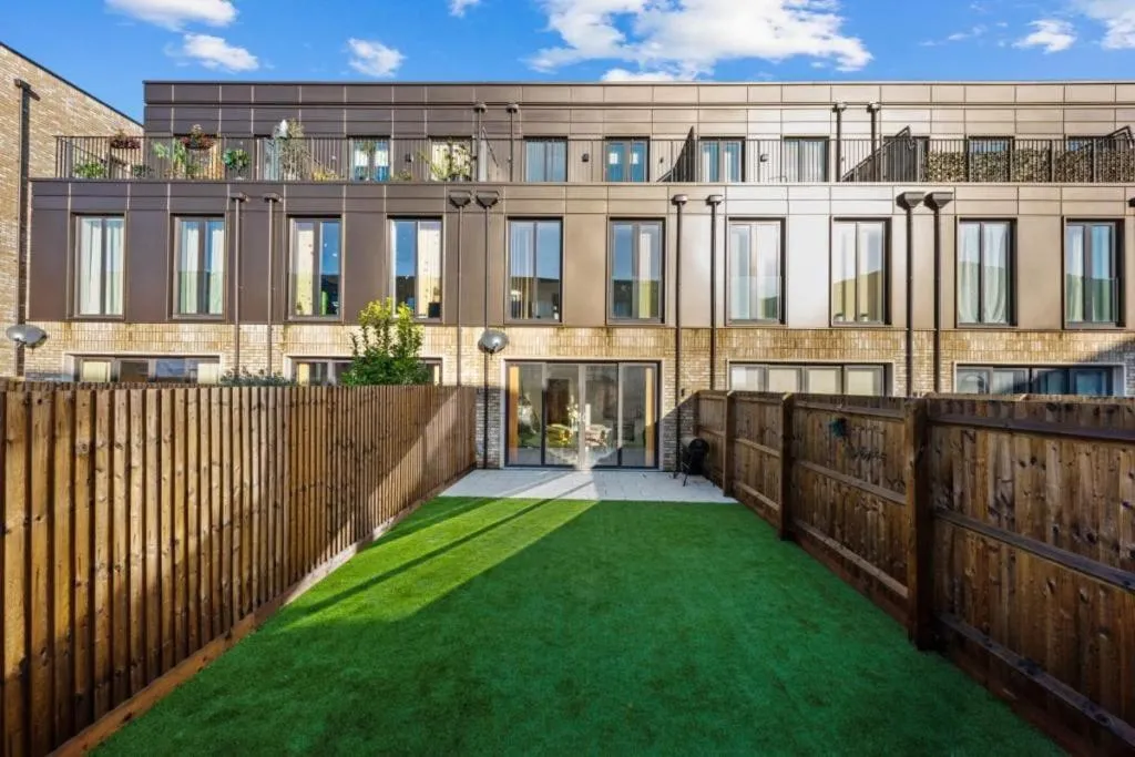 Image 5 of Amazing new built townhouse with garden in London