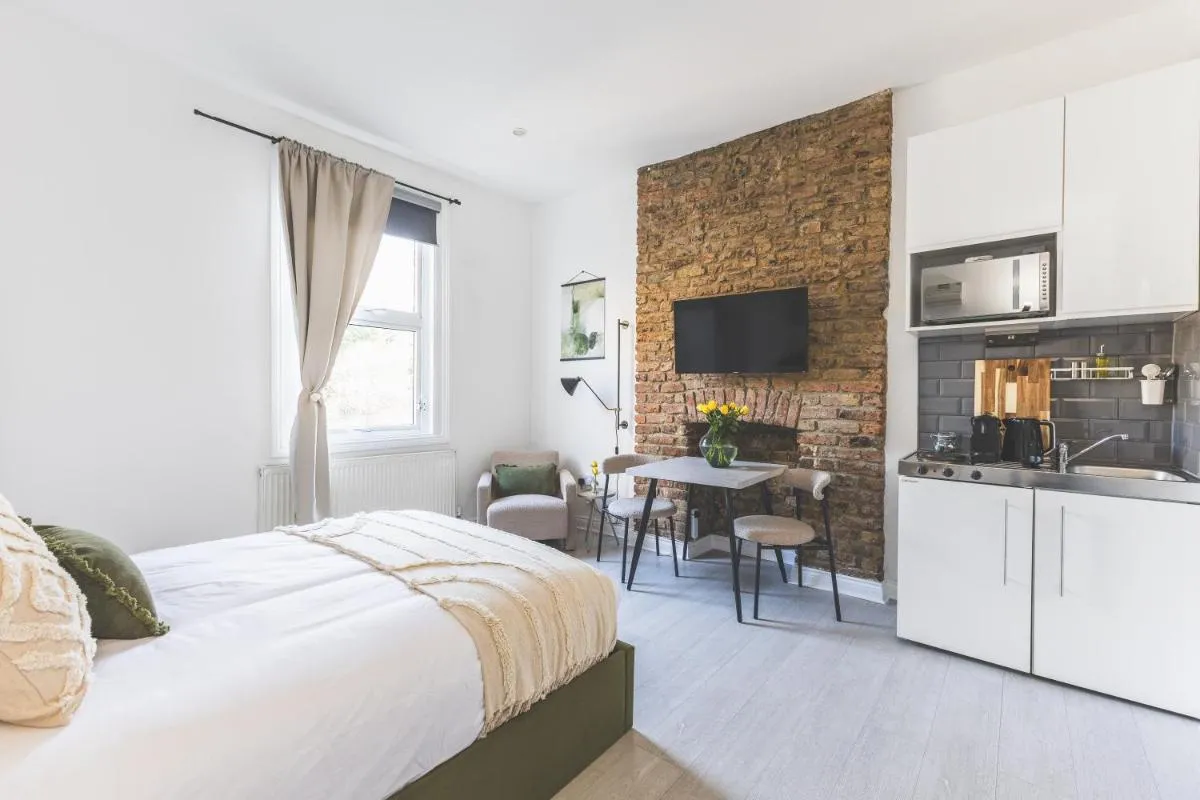 Image 4 of Amazing serviced accommodations for Corporate Contractors and Leisure clients Located at a walking distance from three majors Underground and Overground stations