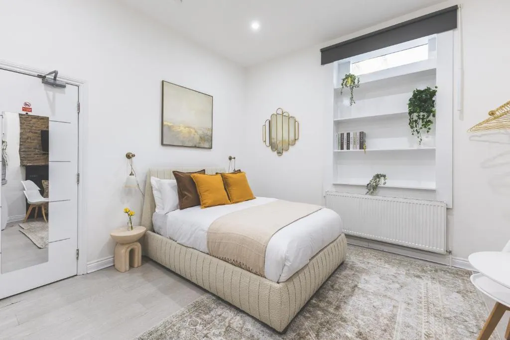 Image 1 of Amazing serviced accommodations for Corporate Contractors and Leisure clients Located at a walking distance from three majors Underground and Overground stations