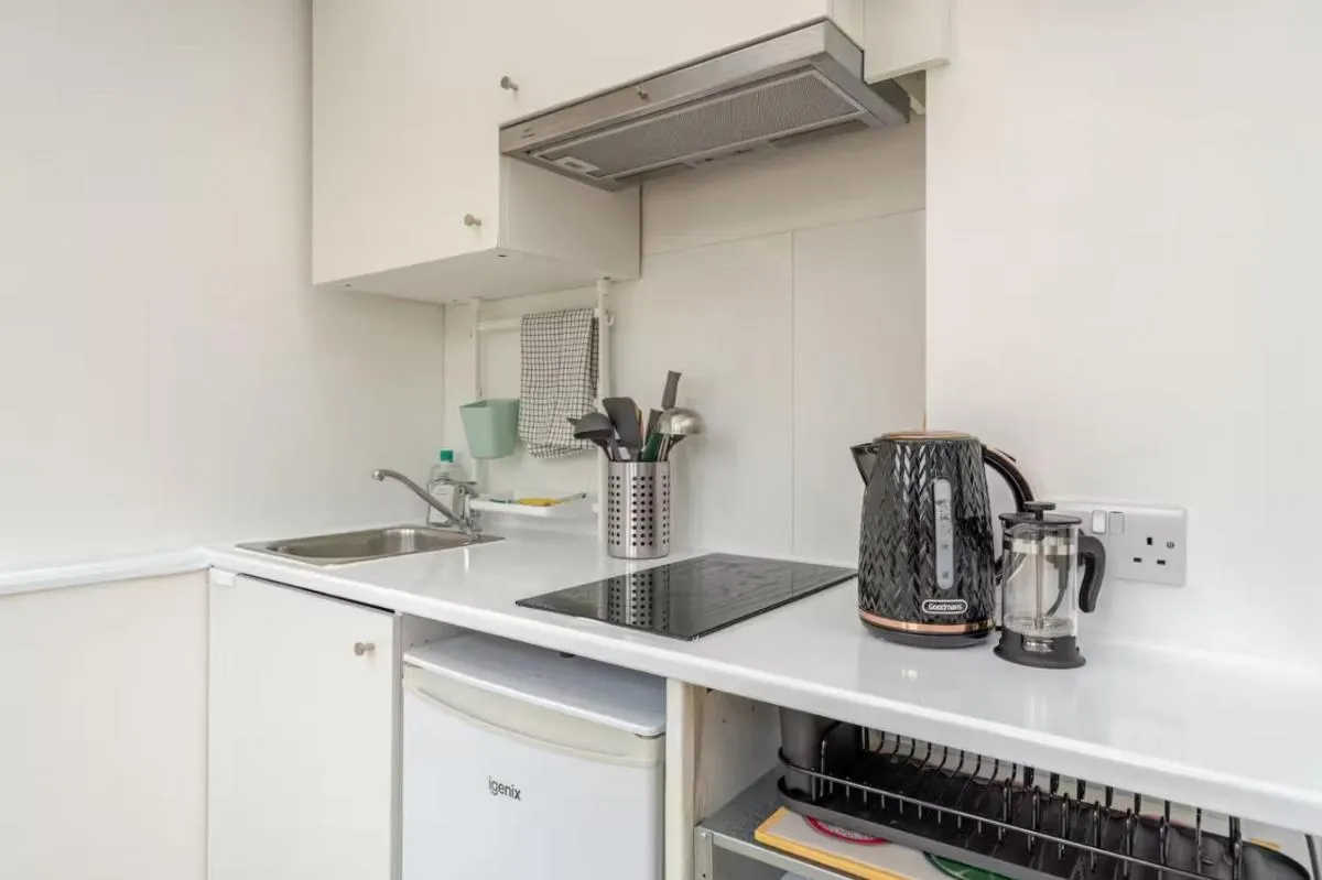 Image 4 of Angel – Top Floor Double Studio