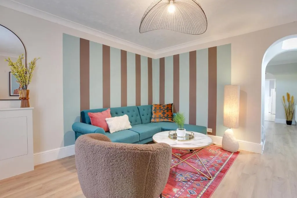 Image 1 of Ann’s Place – 2 Bed House Central Romford – Free Parking & Garden