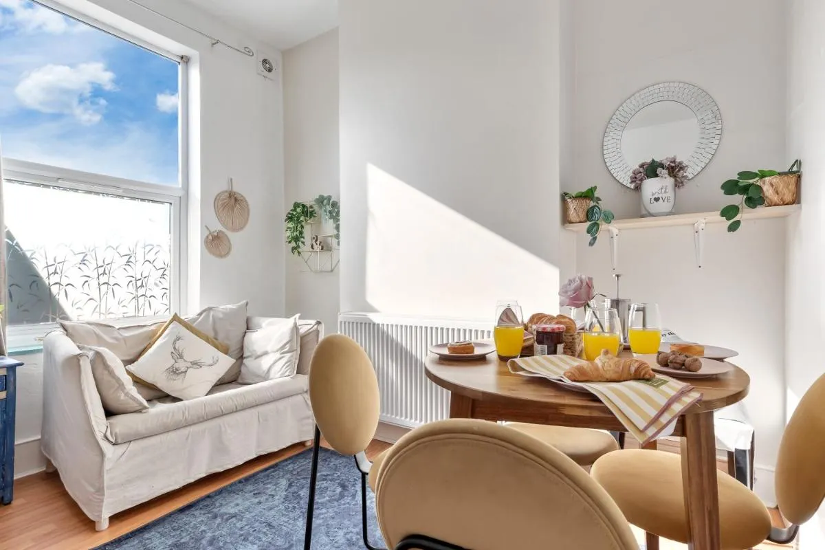 Image 5 of Apartment Big Ben, 10 mins to London Bridge, 5 min Croydon, 30 min Airport