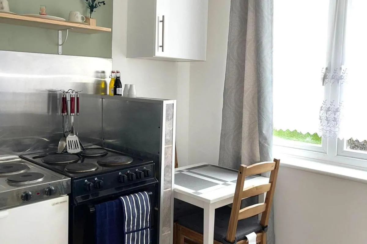Image 4 of Apartment – Sleeps 2 – Parking – Station Close