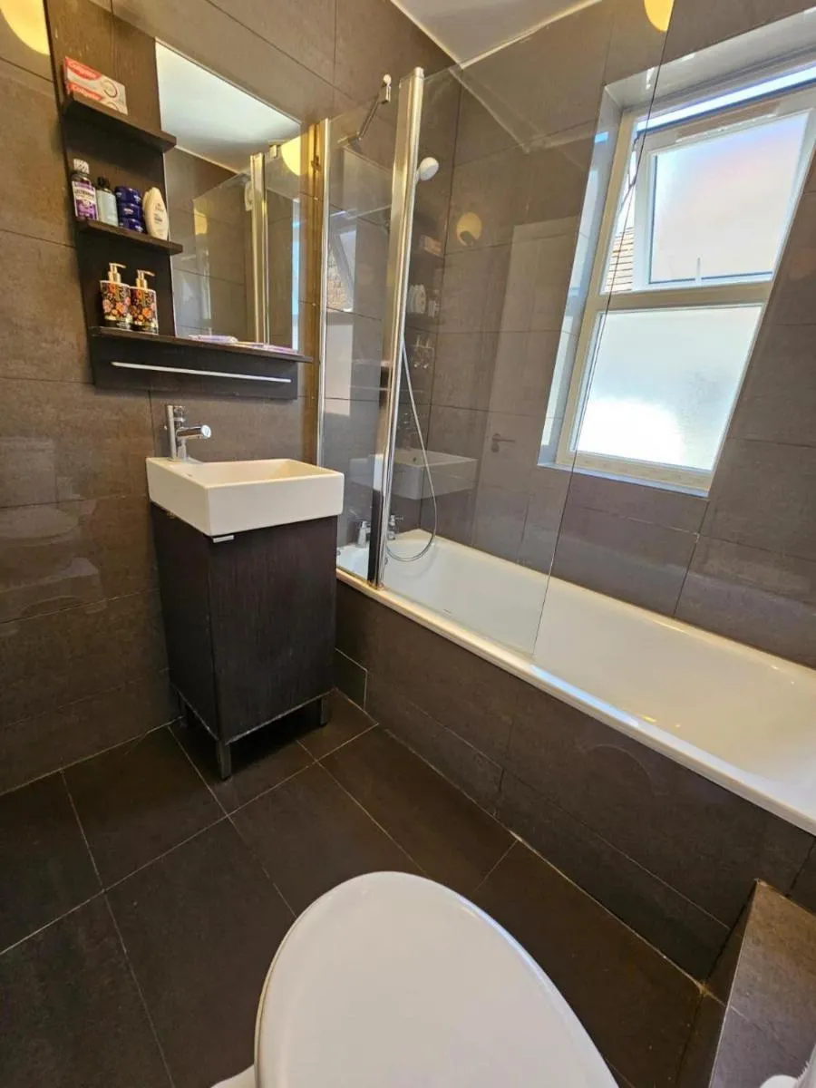 Image 4 of Apartment – Sleeps 4 & Free Parking