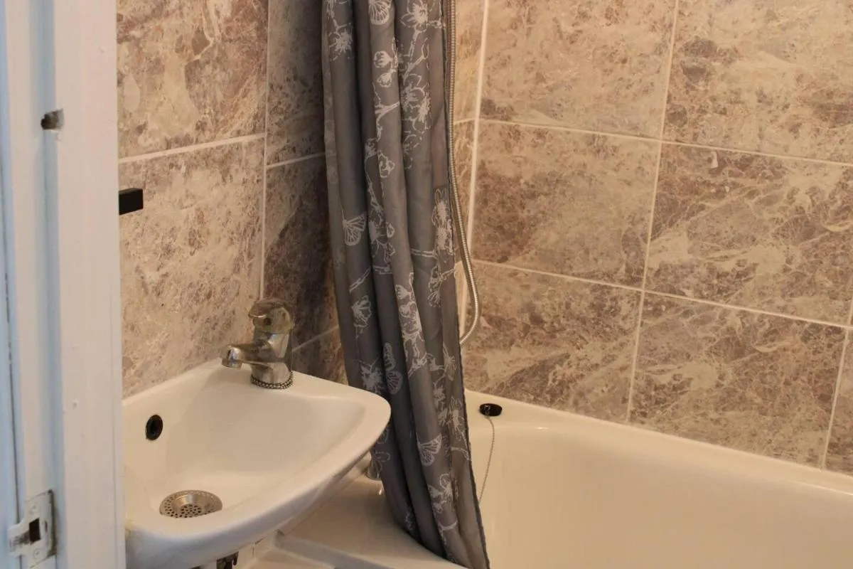 Image 3 of Apartment – Sleeps 4 – Garden – Parking