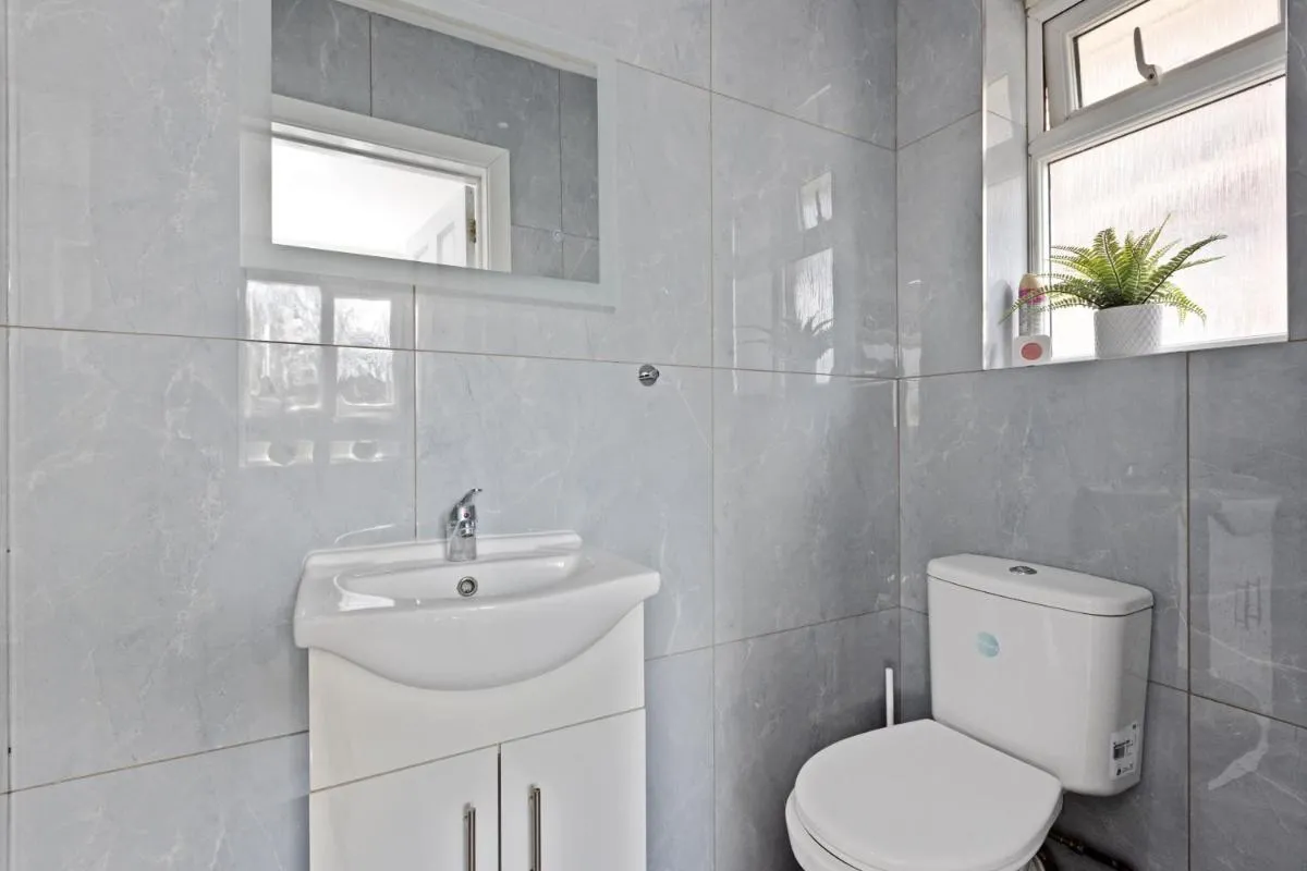 Image 3 of Apartment – Sleeps 5 & Free Parking