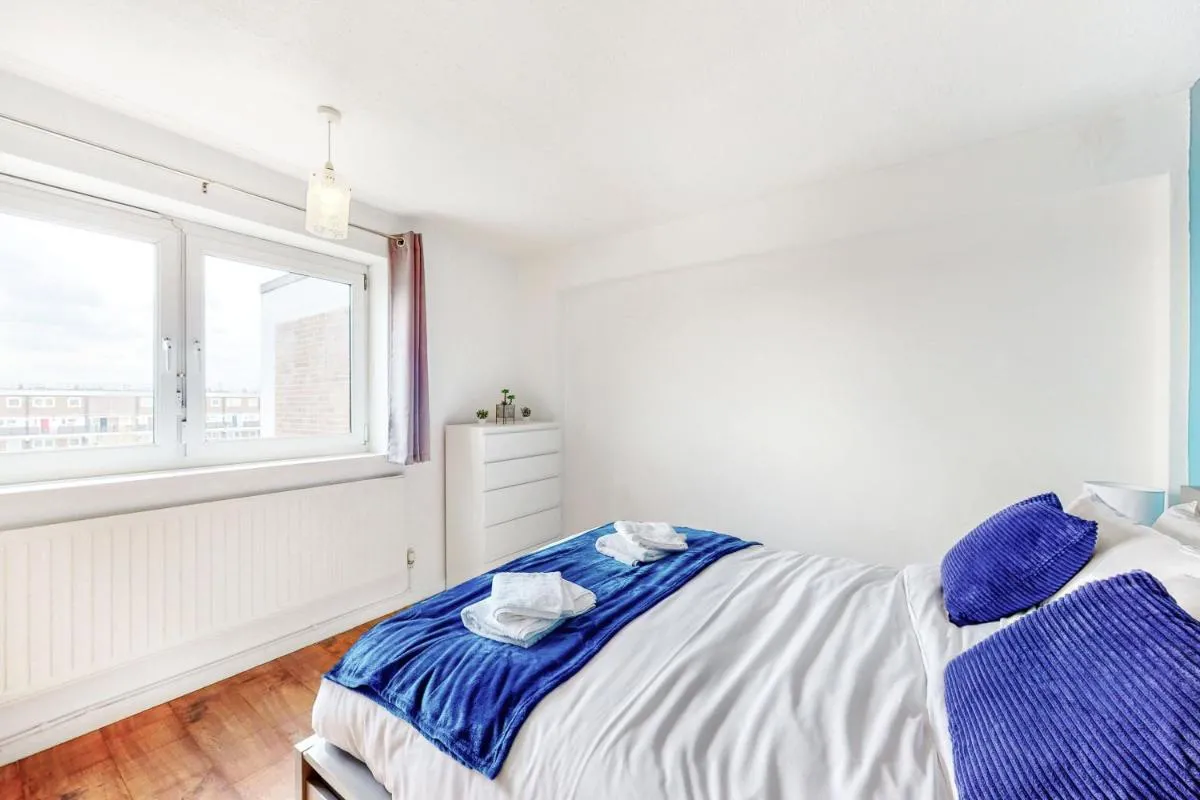 Image 4 of Apartment near to Tower Bridge with Free Parking & view of the Shard