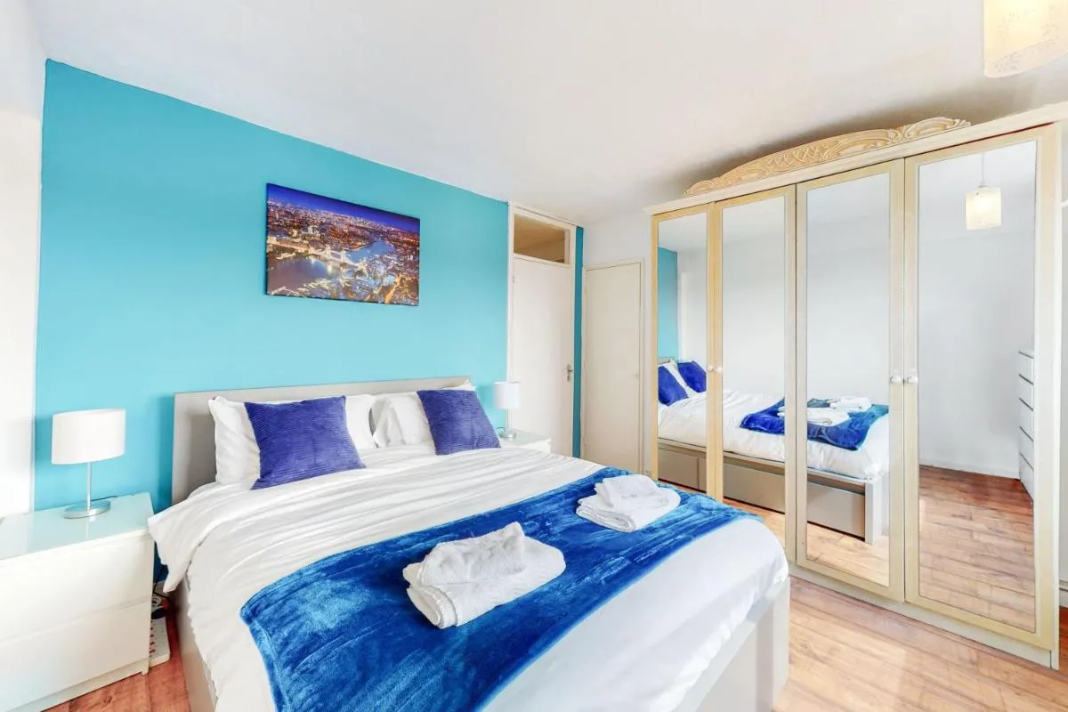 Image 3 of Apartment near to Tower Bridge with Free Parking & view of the Shard