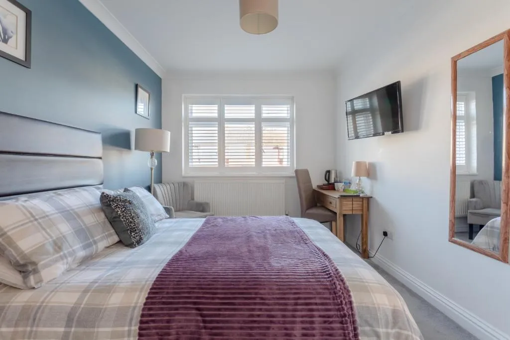 Image 1 of Apple House Wembley -Double Room with Ensuite