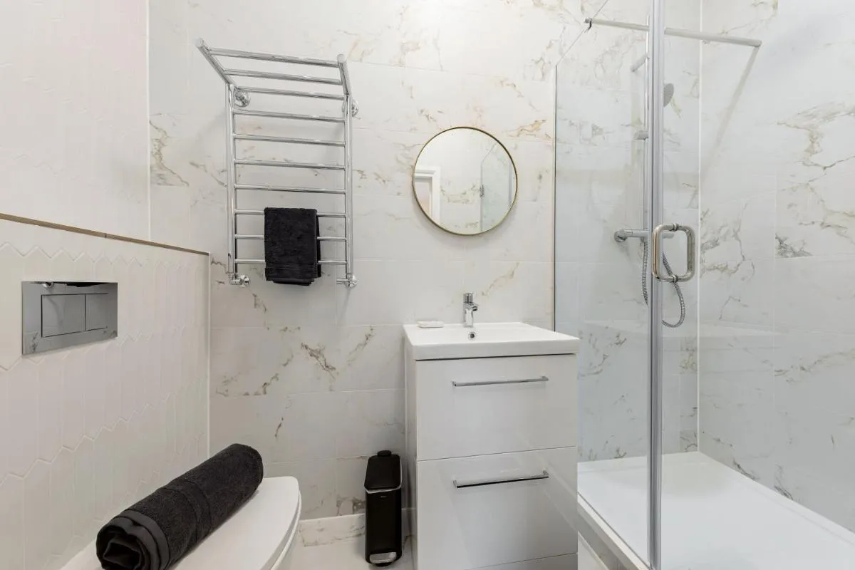 Image 3 of Apple Tree House 2