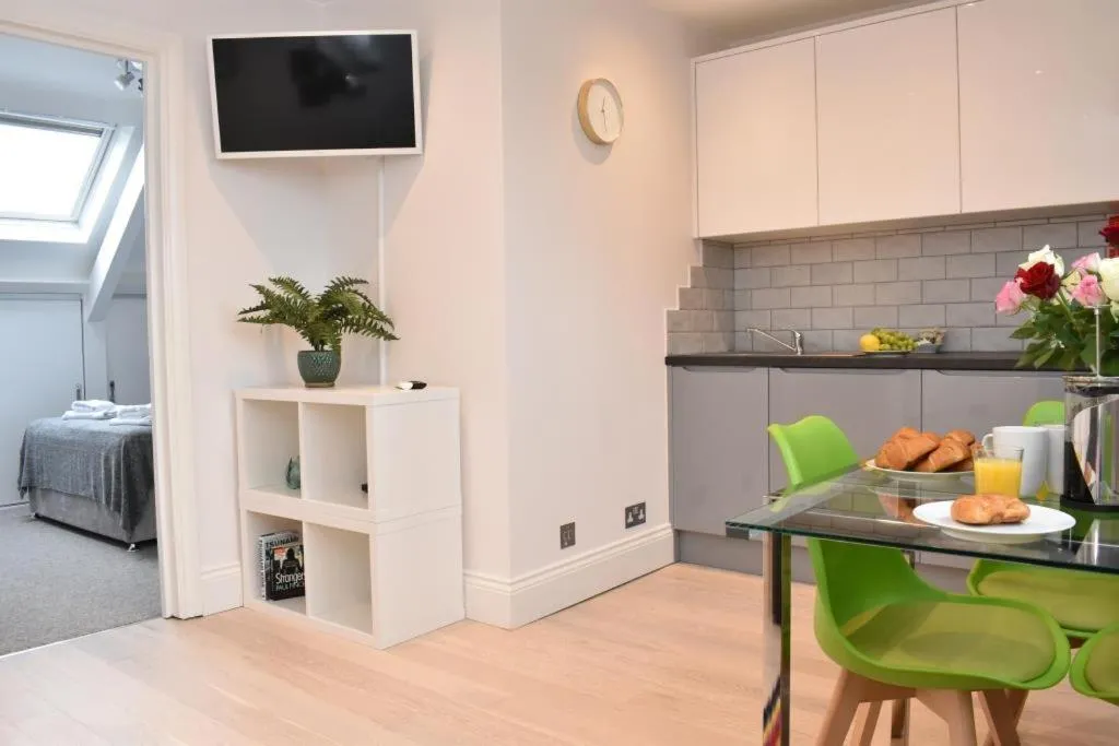 Image 5 of Apt 3, Opera House ensuite 4th Floor by Indigo Flats