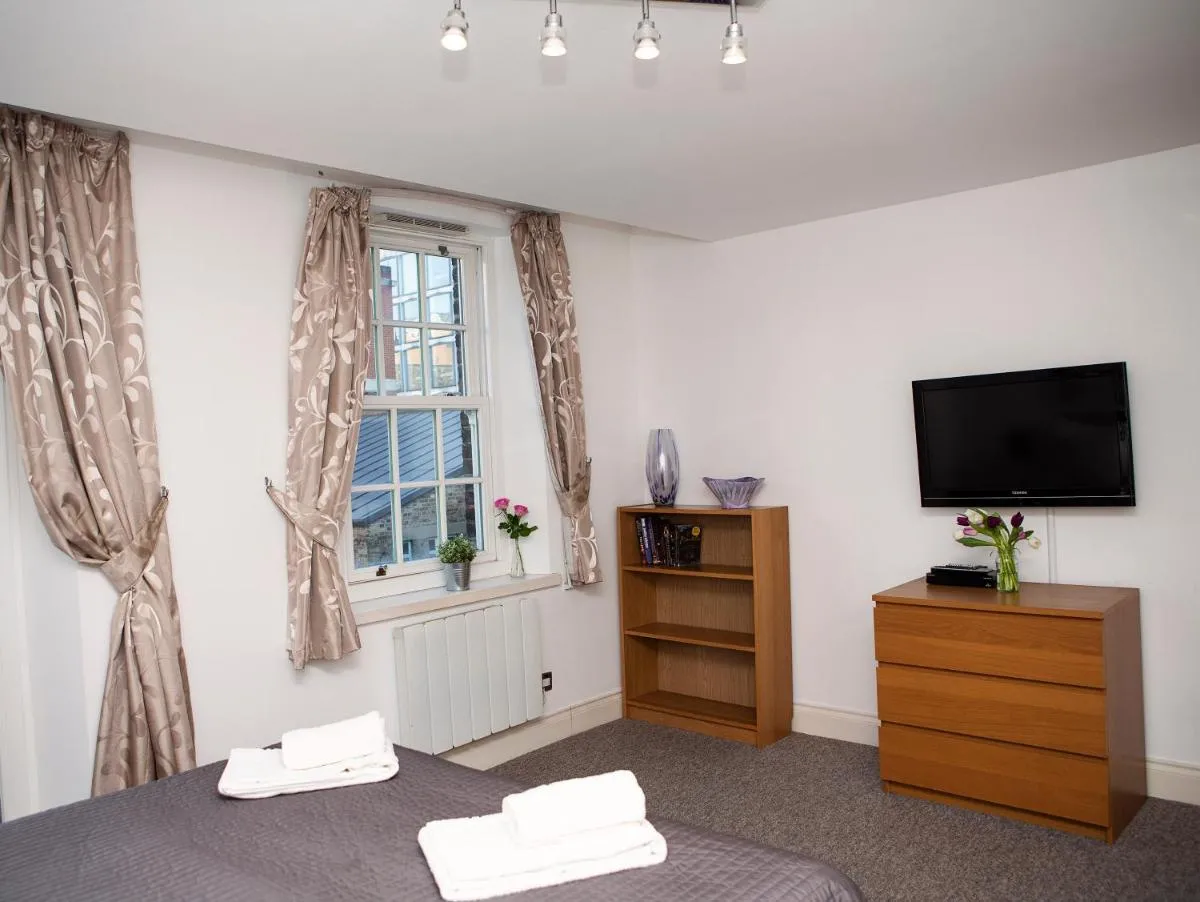Image 5 of Apt 3, Trafalgar Sq Duplex, 3rd & 4th floor by Indigo Flats