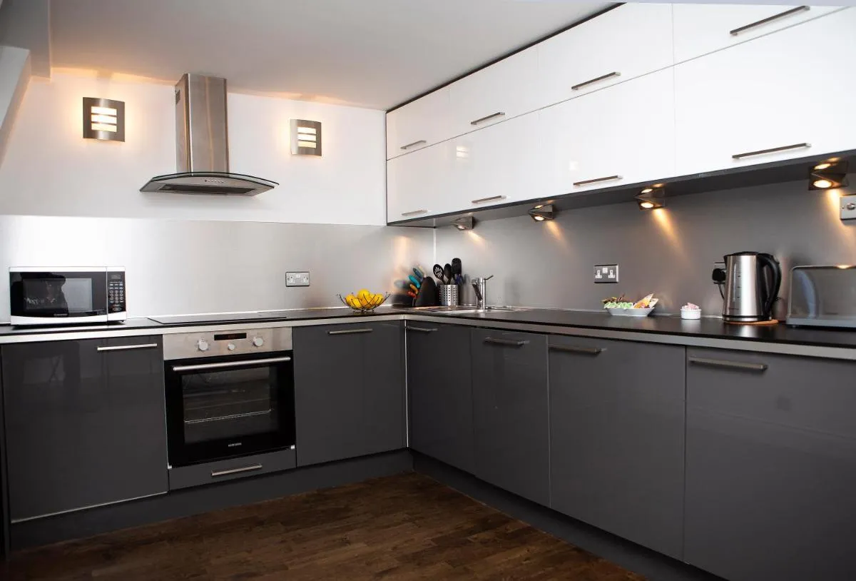 Image 3 of Apt 3, Trafalgar Sq Duplex, 3rd & 4th floor by Indigo Flats