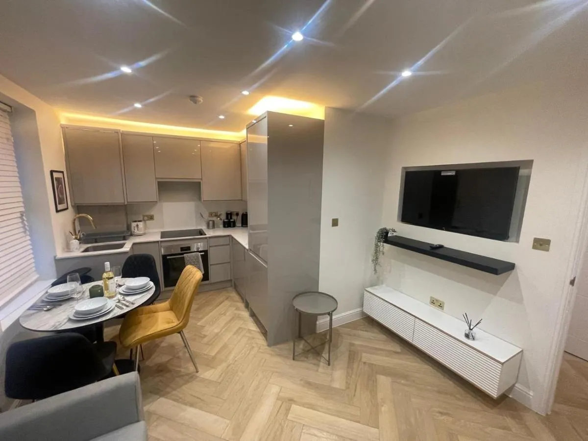 Image 4 of Apt – Sleeps 3 – Parking – Station Close – Balcony