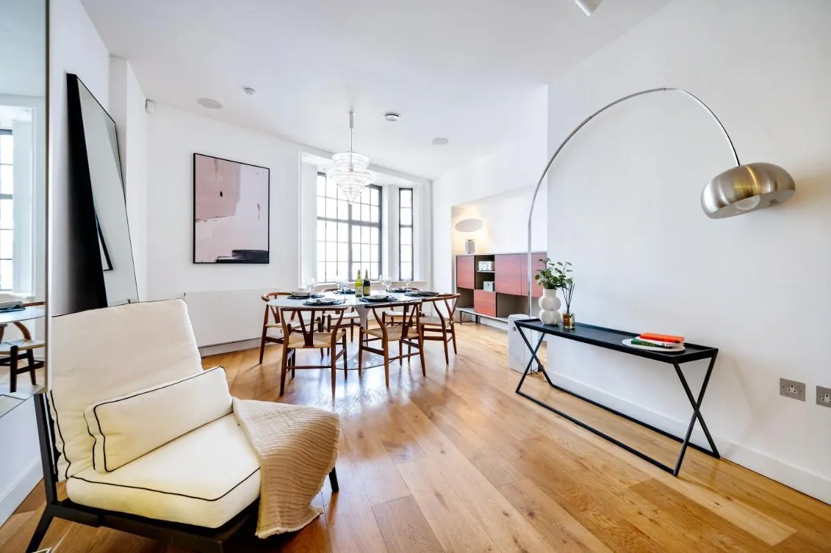 Image 5 of Apt with Aircon 3 Bedr, 4 Beds, 2 Bath Trafalgar SQ