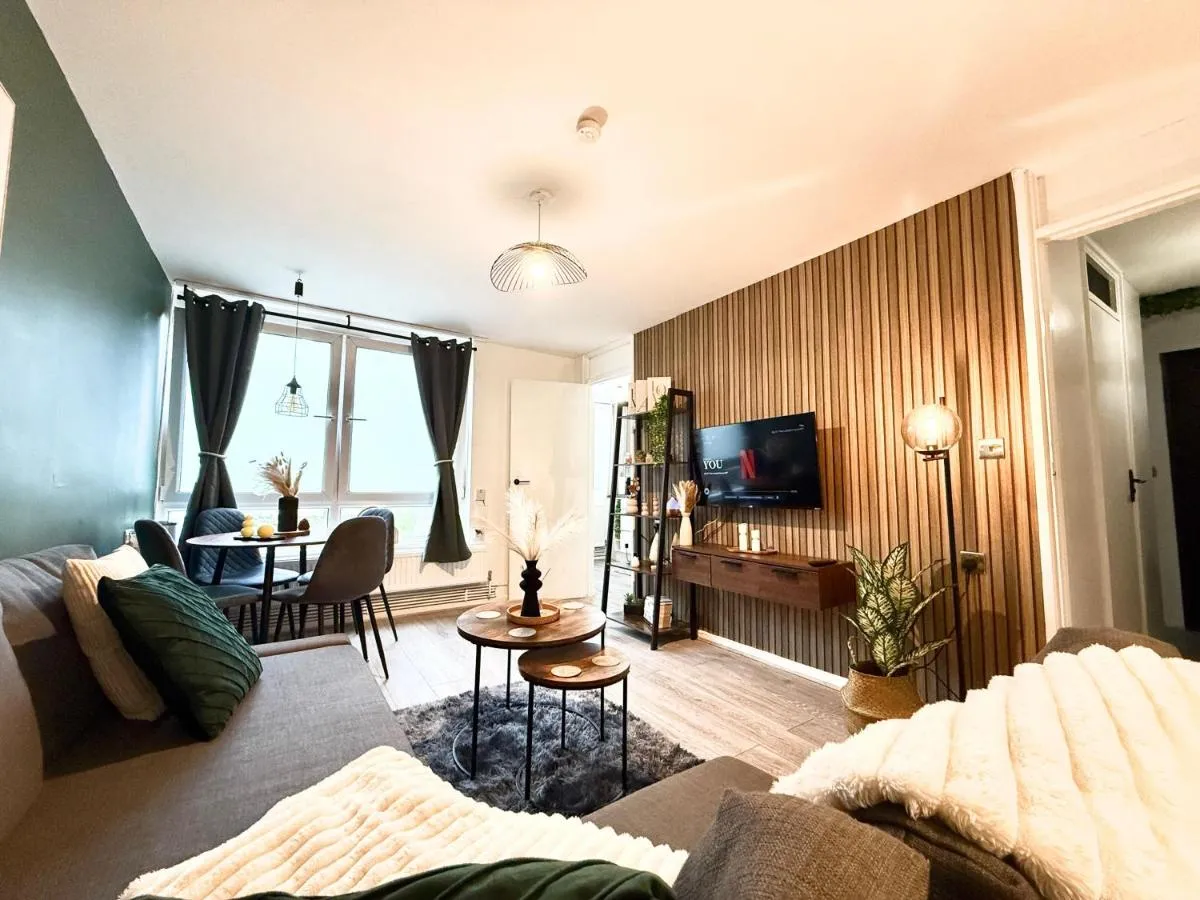 Image 5 of Archway Retreat with Easy City Access