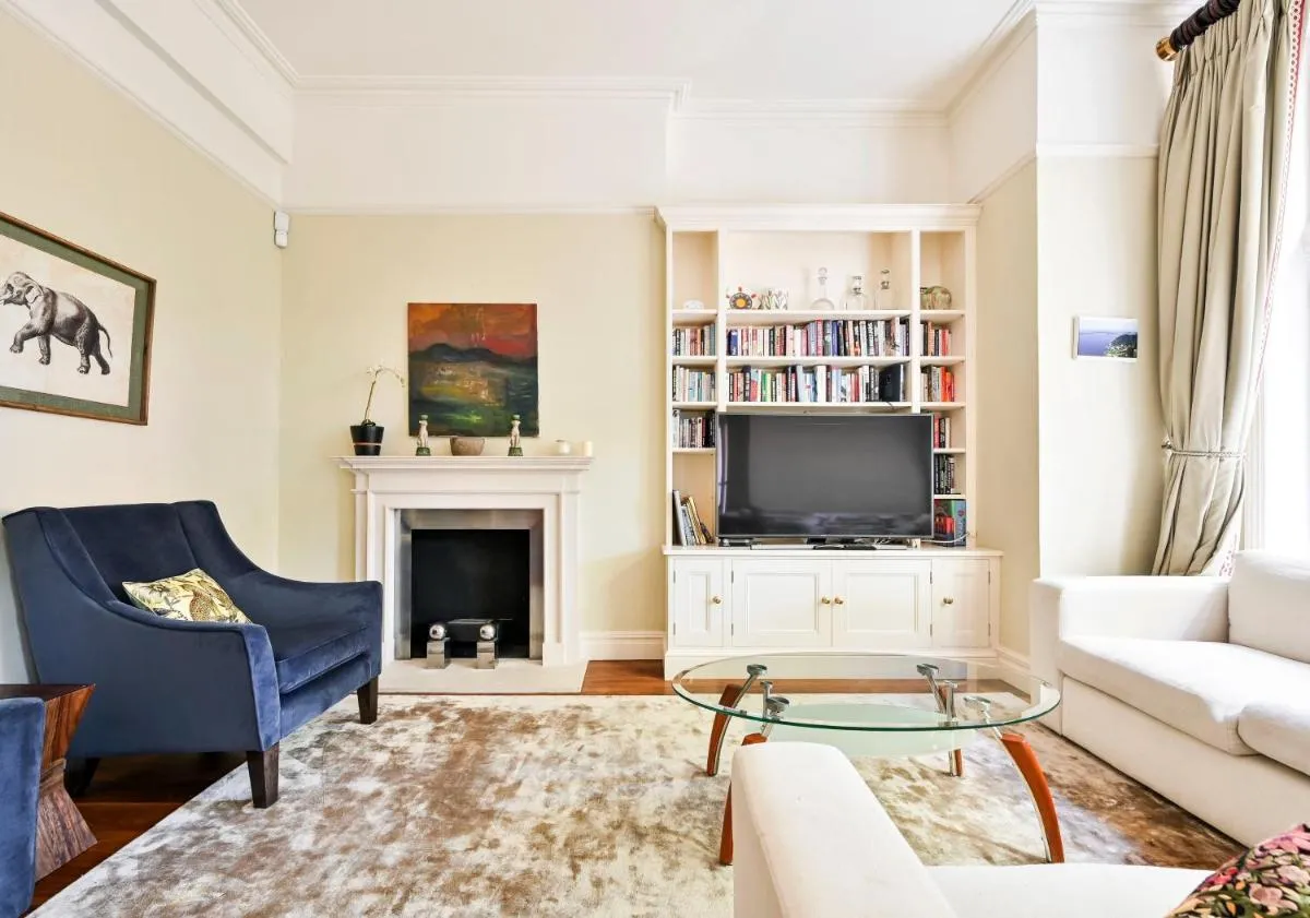 Image 5 of Argyl – Evelyn Gardens Bright 2 Bed in South Kensington