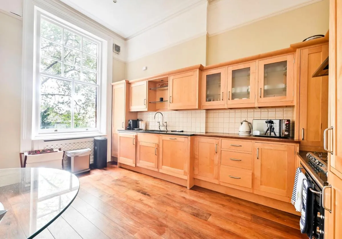 Image 4 of Argyl – Evelyn Gardens Bright 2 Bed in South Kensington