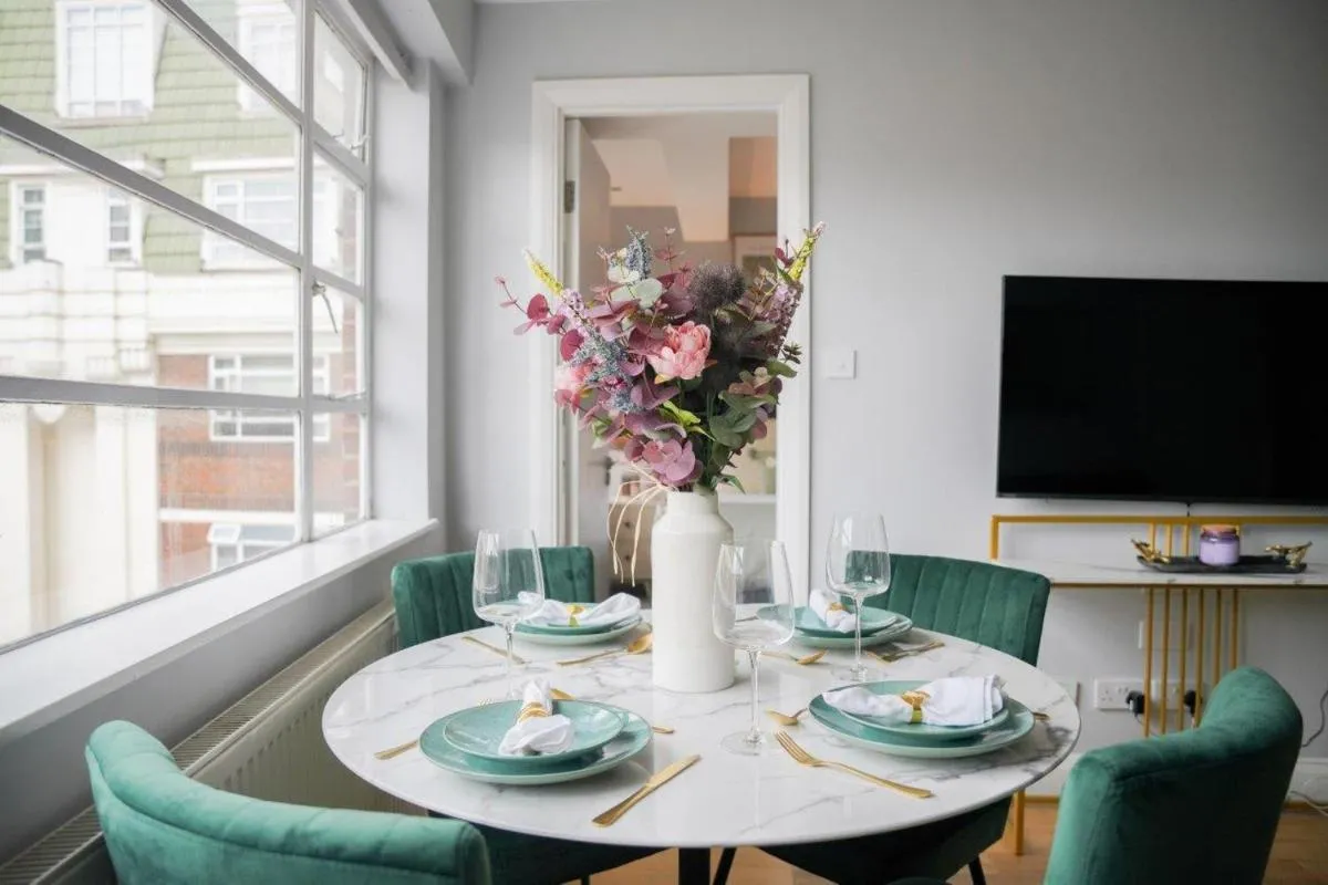 Image 5 of Art deco 1BR apartment in popular Chelsea area