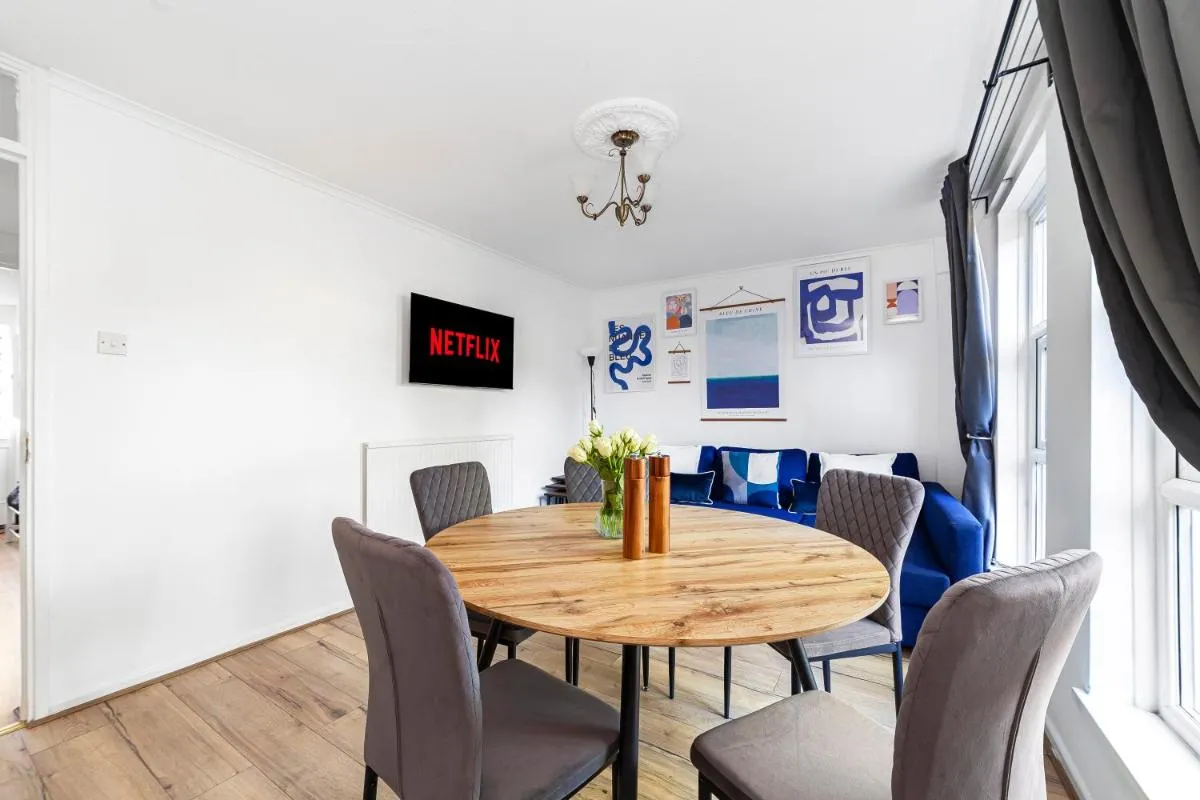 Image 5 of Arte Stays – 3-Bedroom Bright House London, Haggerston, Garden, Parking, 8 min walk to Haggerston Station, weekly or monthly stays, serviced accommodation – 7 guests