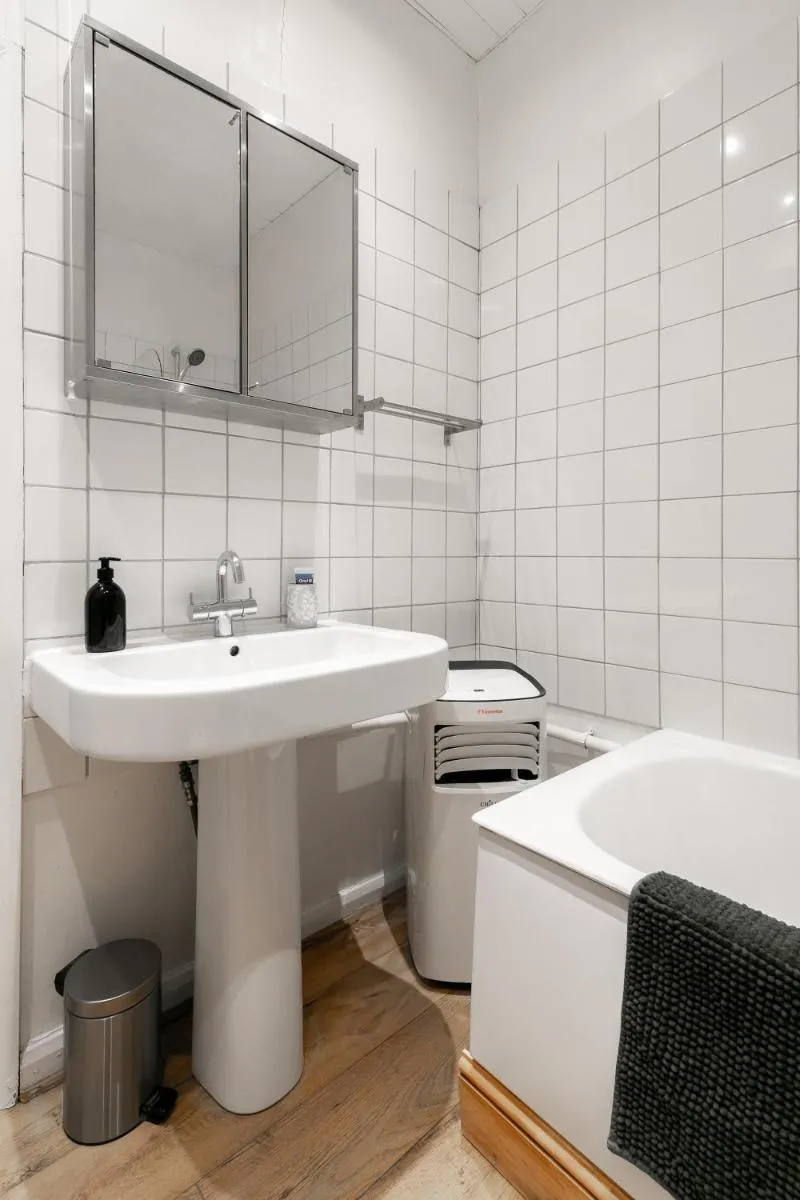 Image 4 of Artistic London Pied-à-Terre