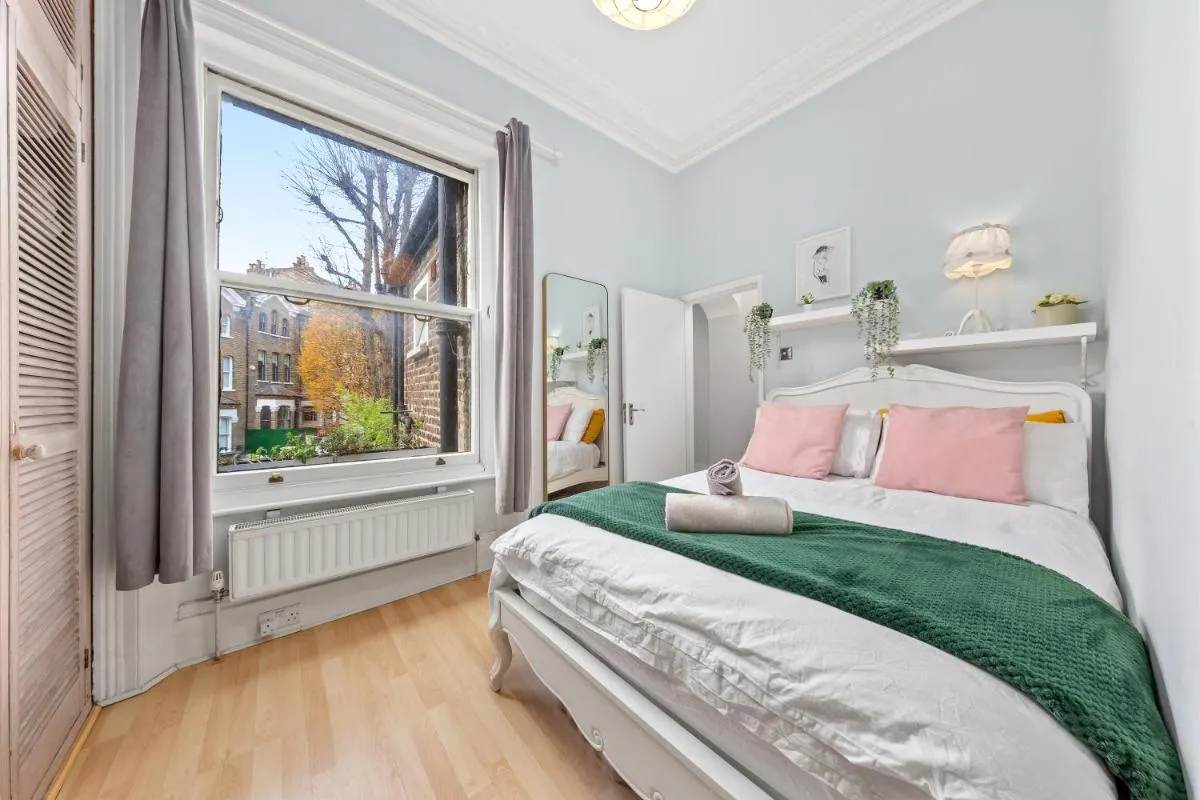 Image 4 of Artist’s Bright Hampstead Heath Village 2 bed