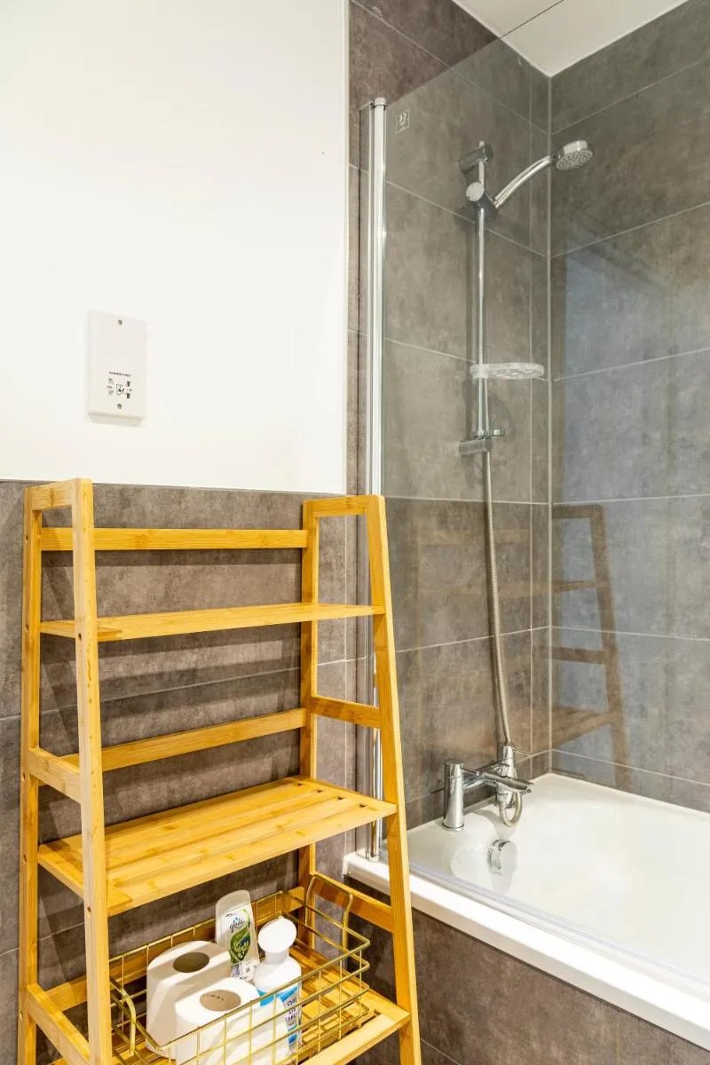 Image 4 of Attractive 2 Bedroom Penthouse with free Parking
