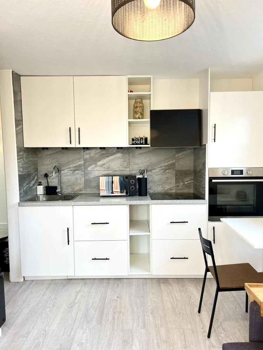 Image 4 of Auracasa Monarch suite
