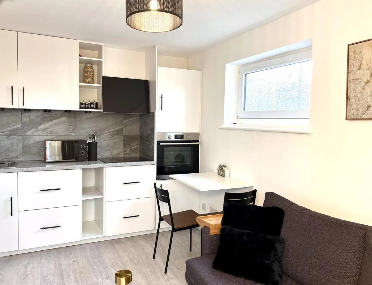 Image 3 of Auracasa Monarch suite