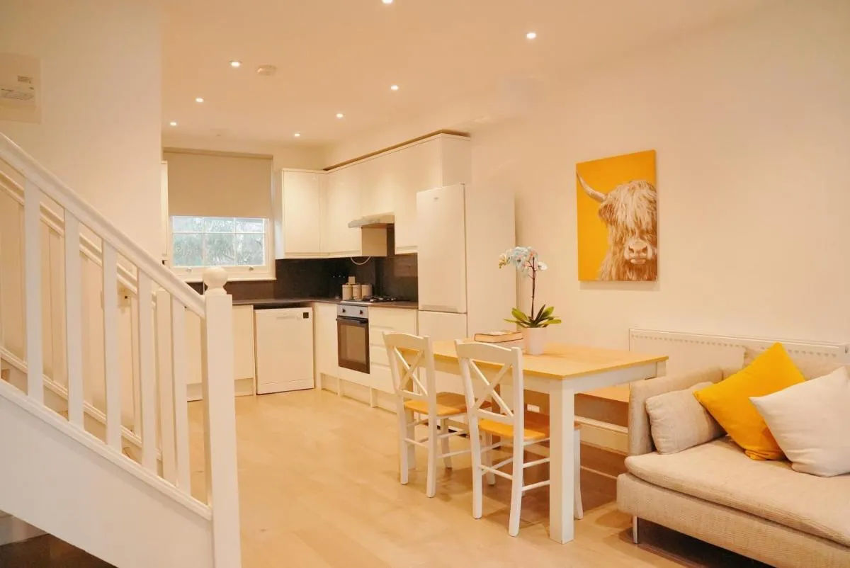 Image 4 of BEAUTIFUL 2 BEDROOMS FLAT close to KING CROSS