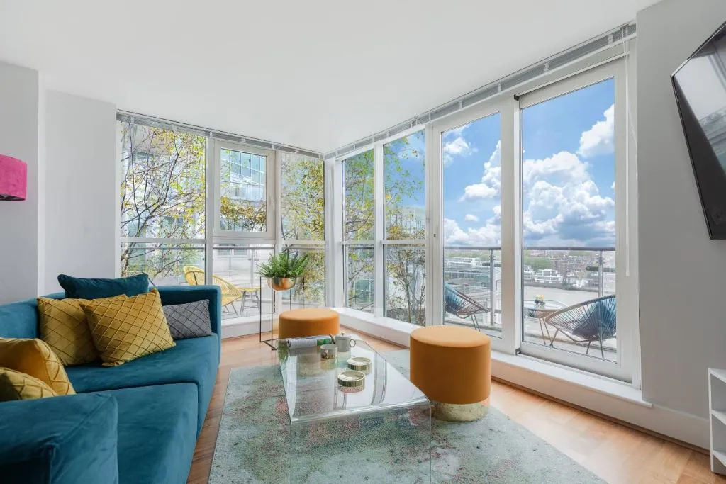 BEST THAMES VIEWS in TOWN! LARGE LUXXE NOMAD DESIGN FAMILY HOMES المساحة والأناقة تلتقي مع الراحة العربية