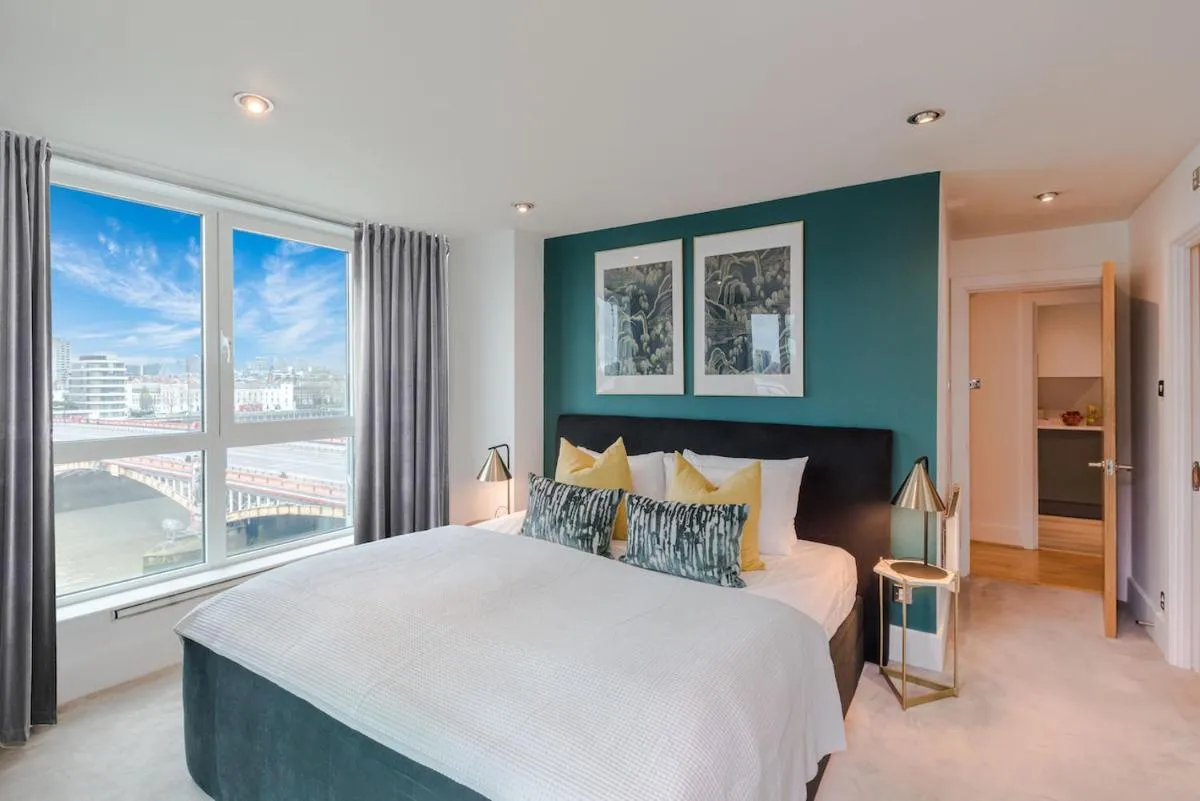 Image 4 of BEST THAMES VIEWS in TOWN! LARGE LUXXE NOMAD DESIGN FAMILY HOMES المساحة والأناقة تلتقي مع الراحة العربية