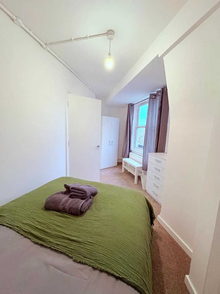 Image 5 of BRAND NEW and PRIME 3 bed flat for 6 people near Chelsea Stadium with welcome breakfast