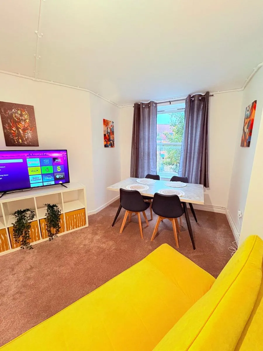 Image 4 of BRAND NEW and PRIME 3 bed flat for 6 people near Chelsea Stadium with welcome breakfast