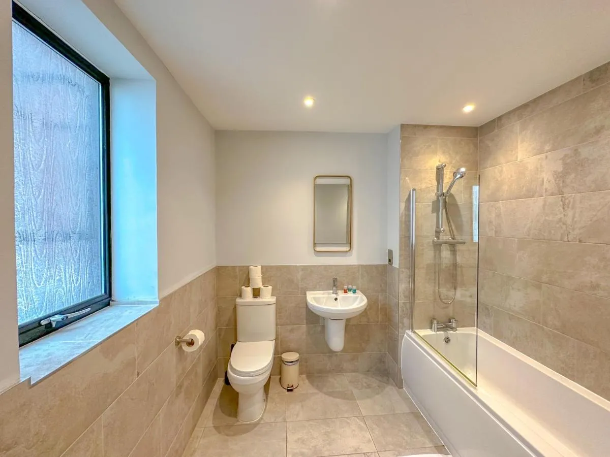 Image 3 of Baker Street Apartments