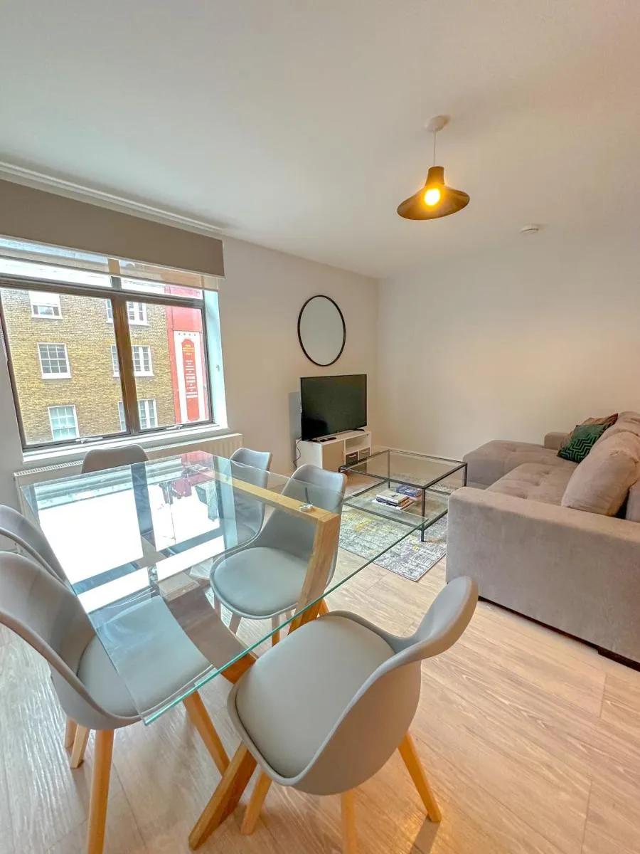 Image 5 of Baker Street Apartments