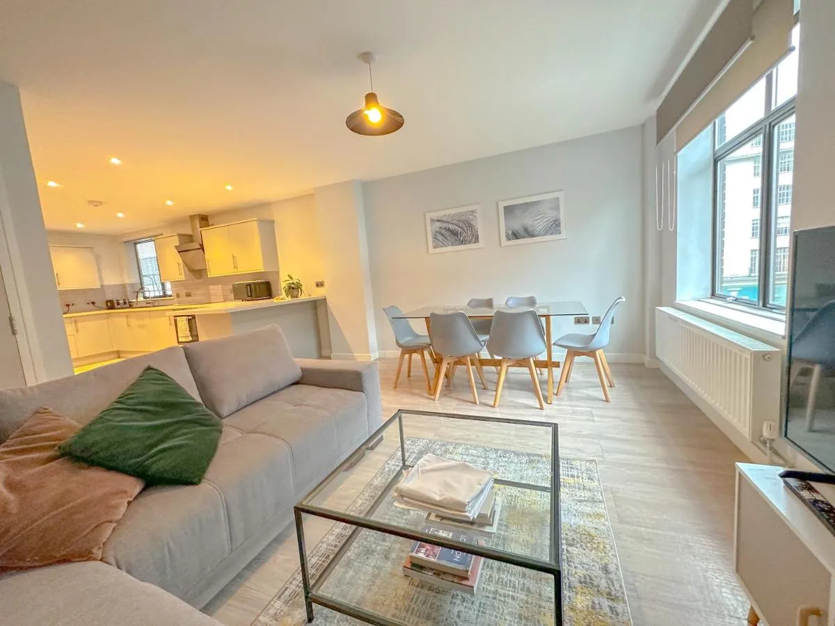 Image 4 of Baker Street Apartments