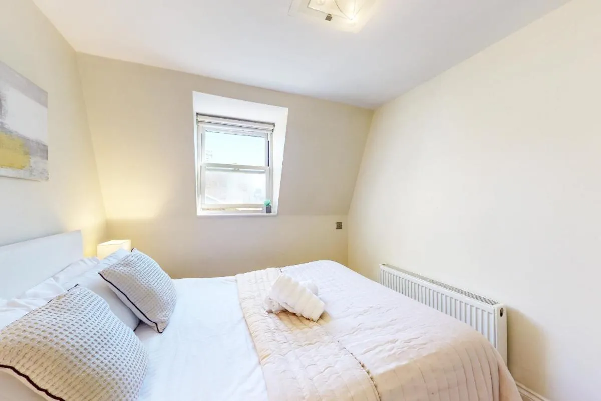 Image 4 of Baker Street Residence