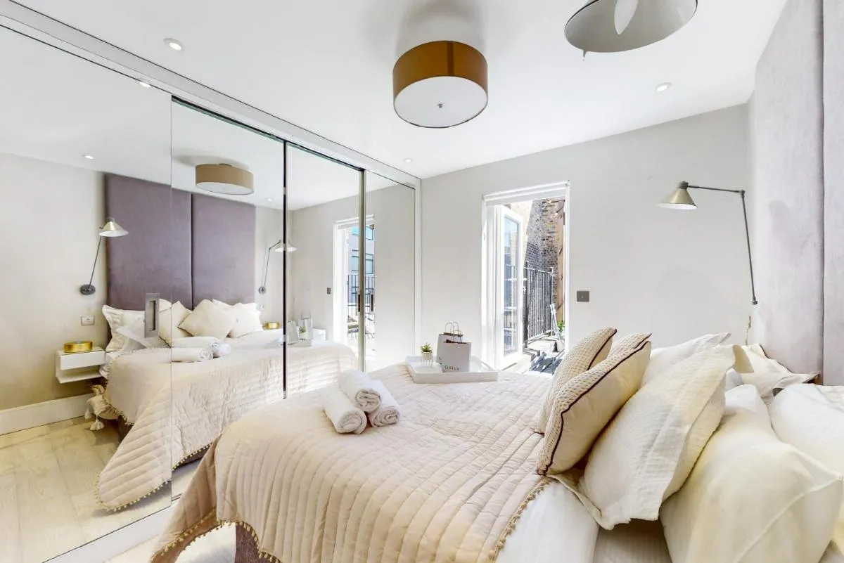 Image 3 of Baker Street Residence