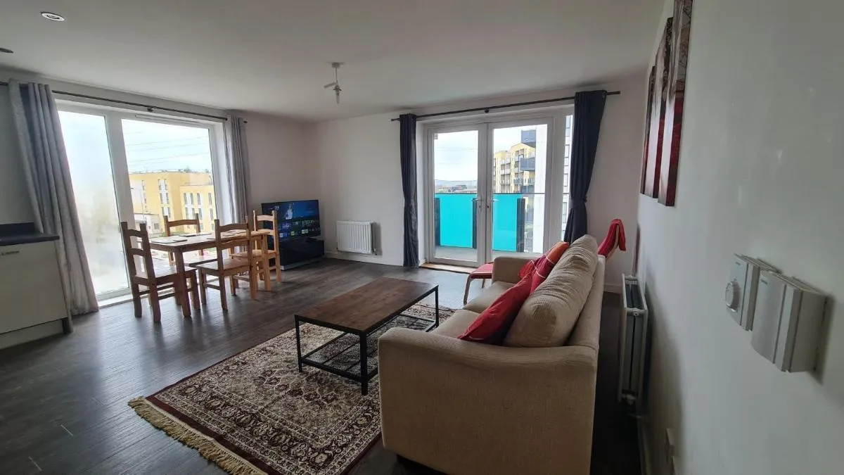 Image 5 of Barking 2 Bed Apt with Parking & Good Travel Links