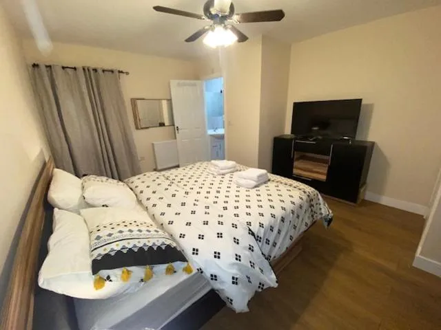 Image 3 of Barking Academy Central guest house