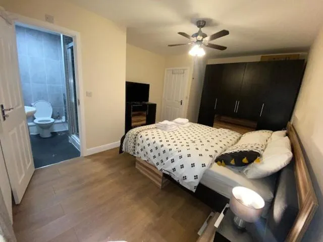 Image 5 of Barking Academy Central guest house