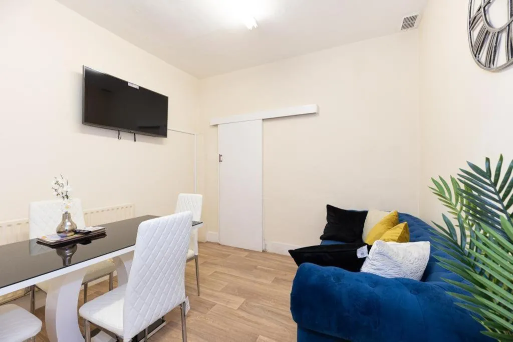 Image 5 of Barking Road Comfy House