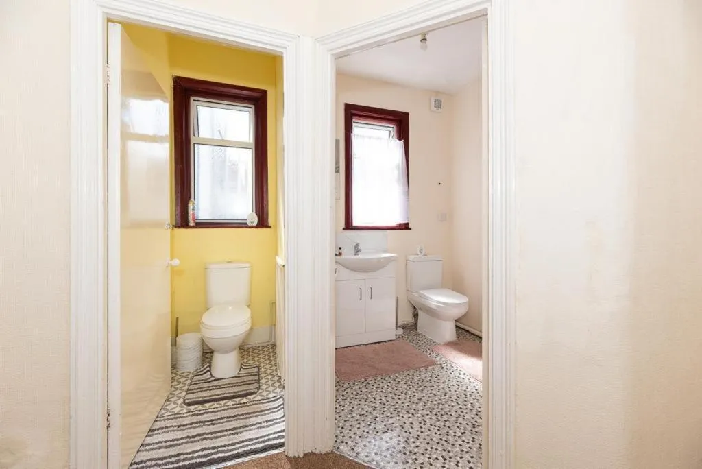 Image 3 of Barking Road Comfy House