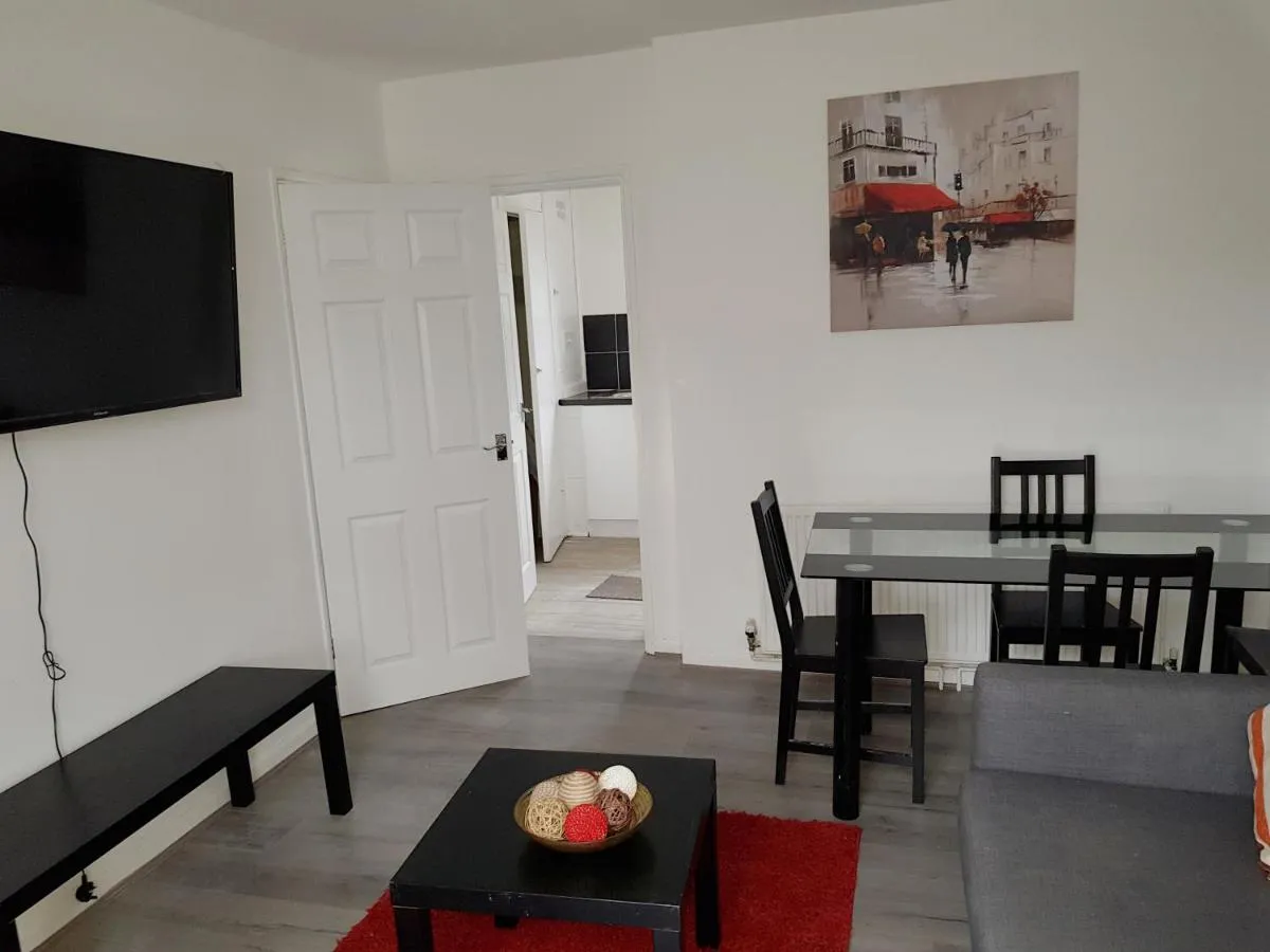 Image 5 of Barnfield Place