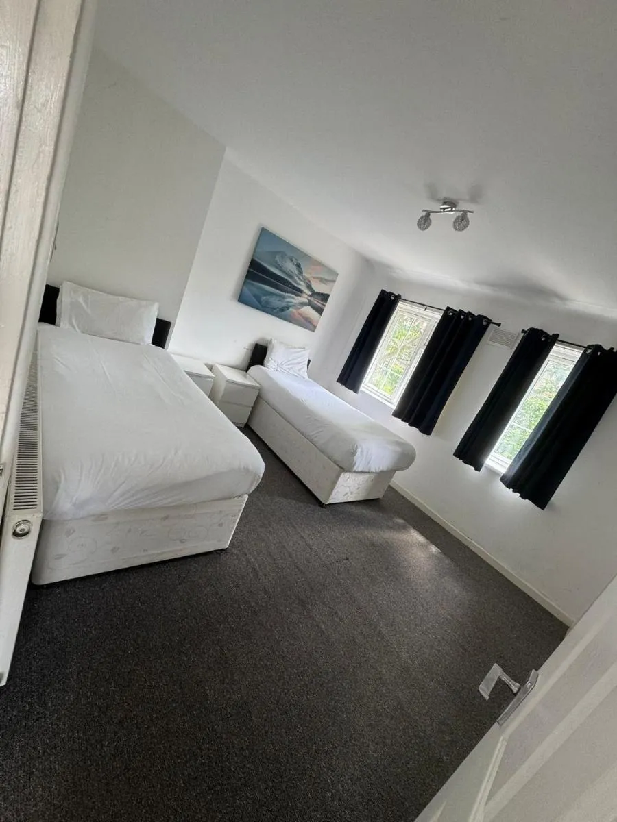 Image 4 of Barnfield Place